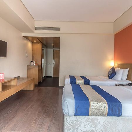 Отель Oyo Flagship 584 Santacruz East Malad Экстерьер фото