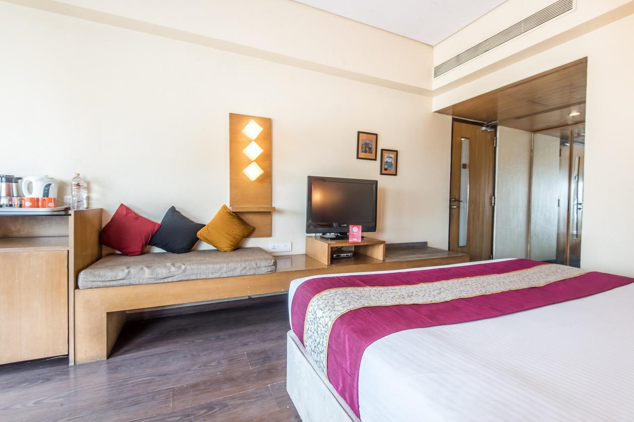 Отель Oyo Flagship 584 Santacruz East Malad Экстерьер фото